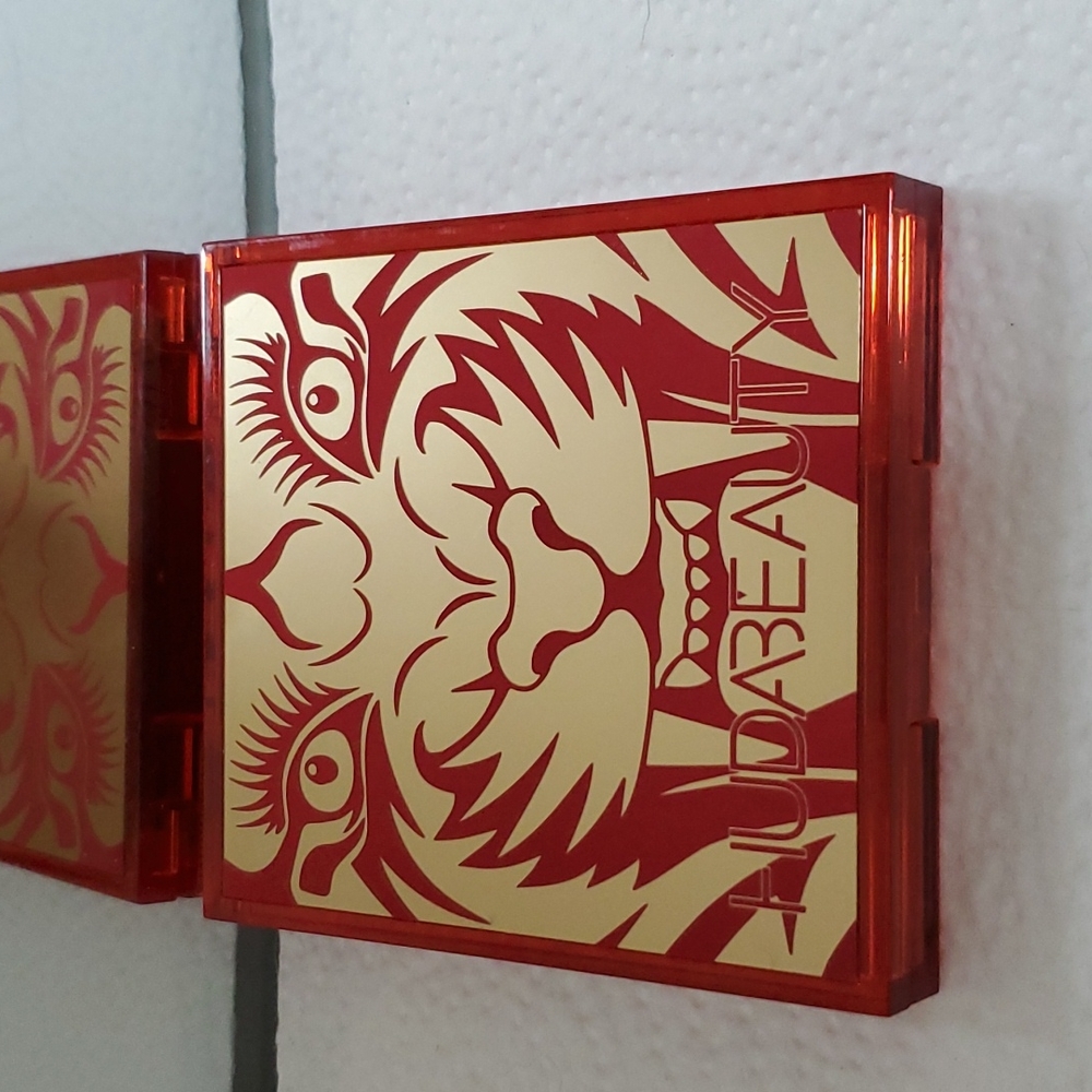 Huda Beauty Tiger Wild Obsession